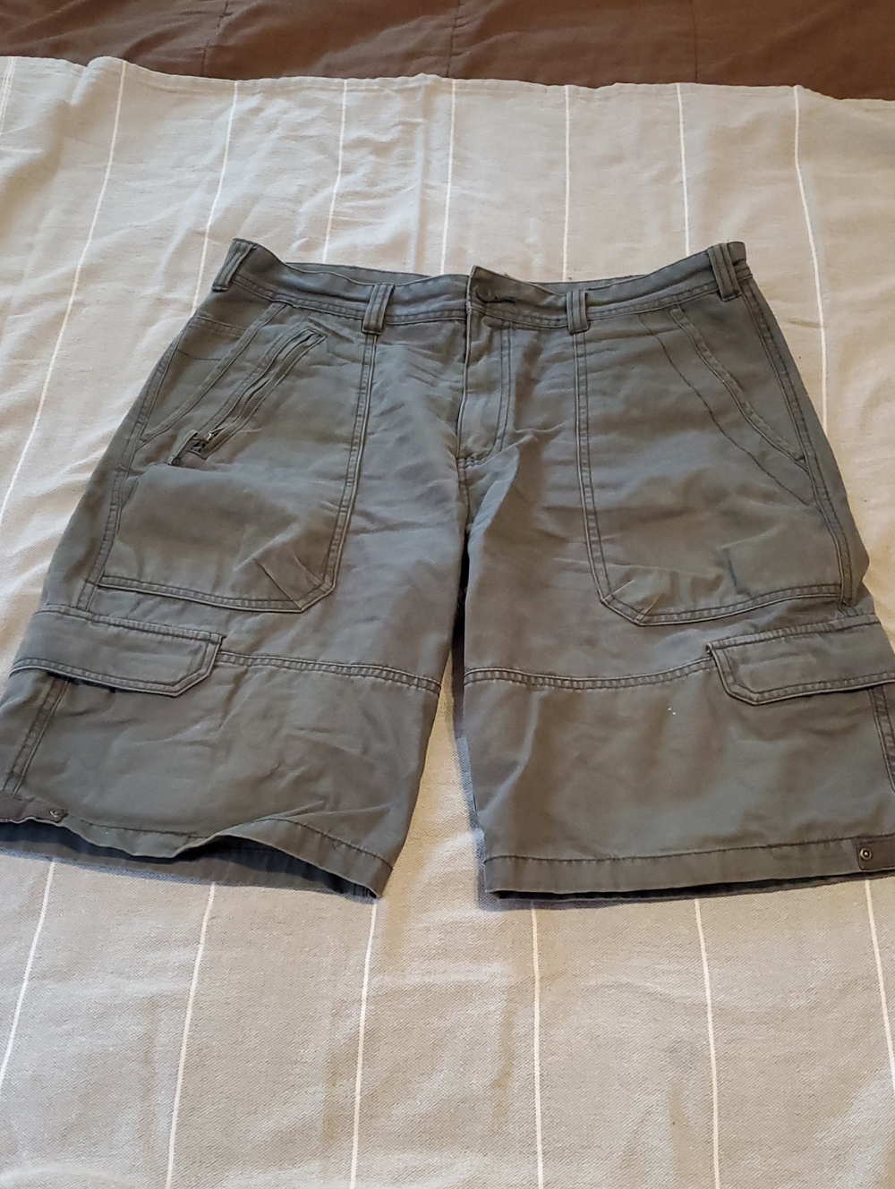 Men's Gray Cargo Shorts